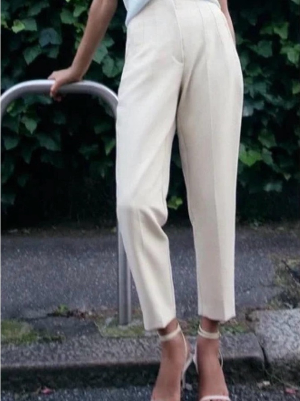 Zara white High-Waist Cropped Trousers